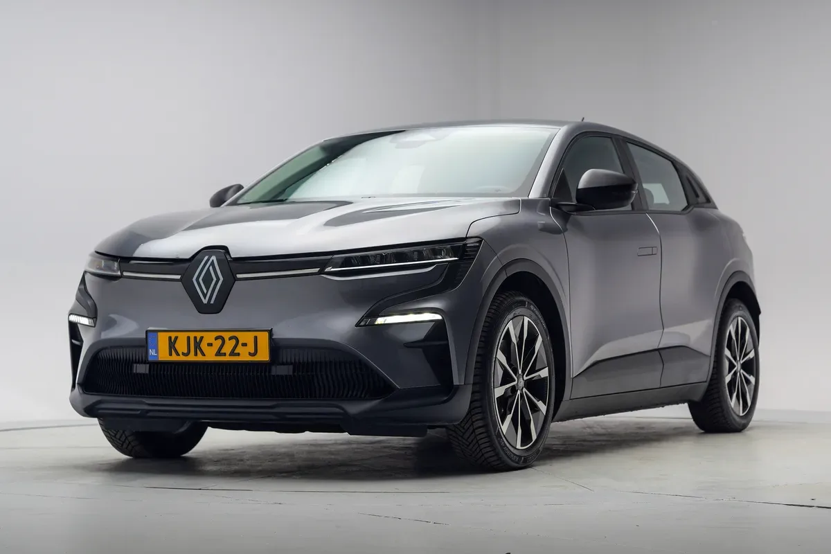 Renault Mégane E-Tech (2023) — foto 1