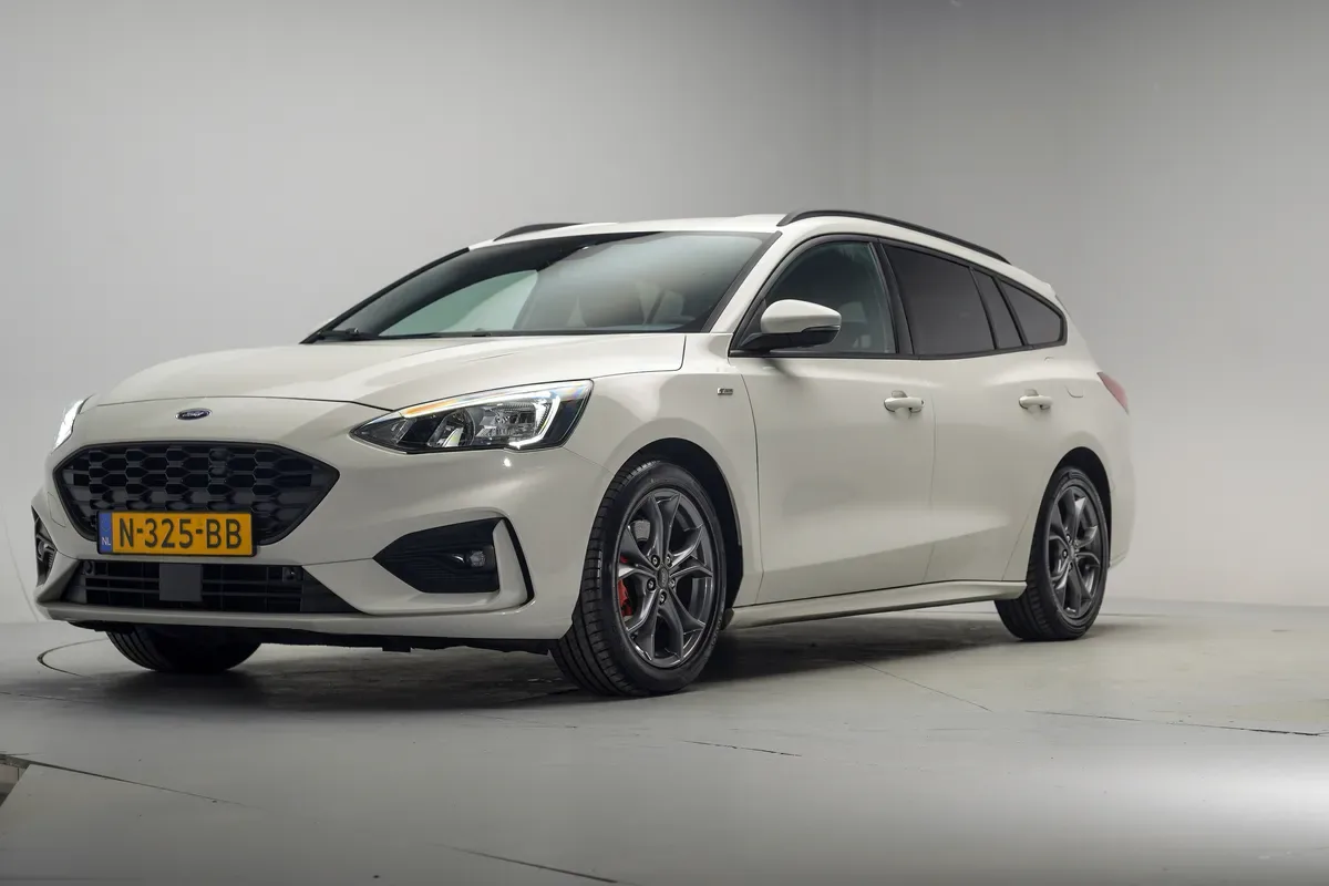 Ford Focus (2021) — foto 1