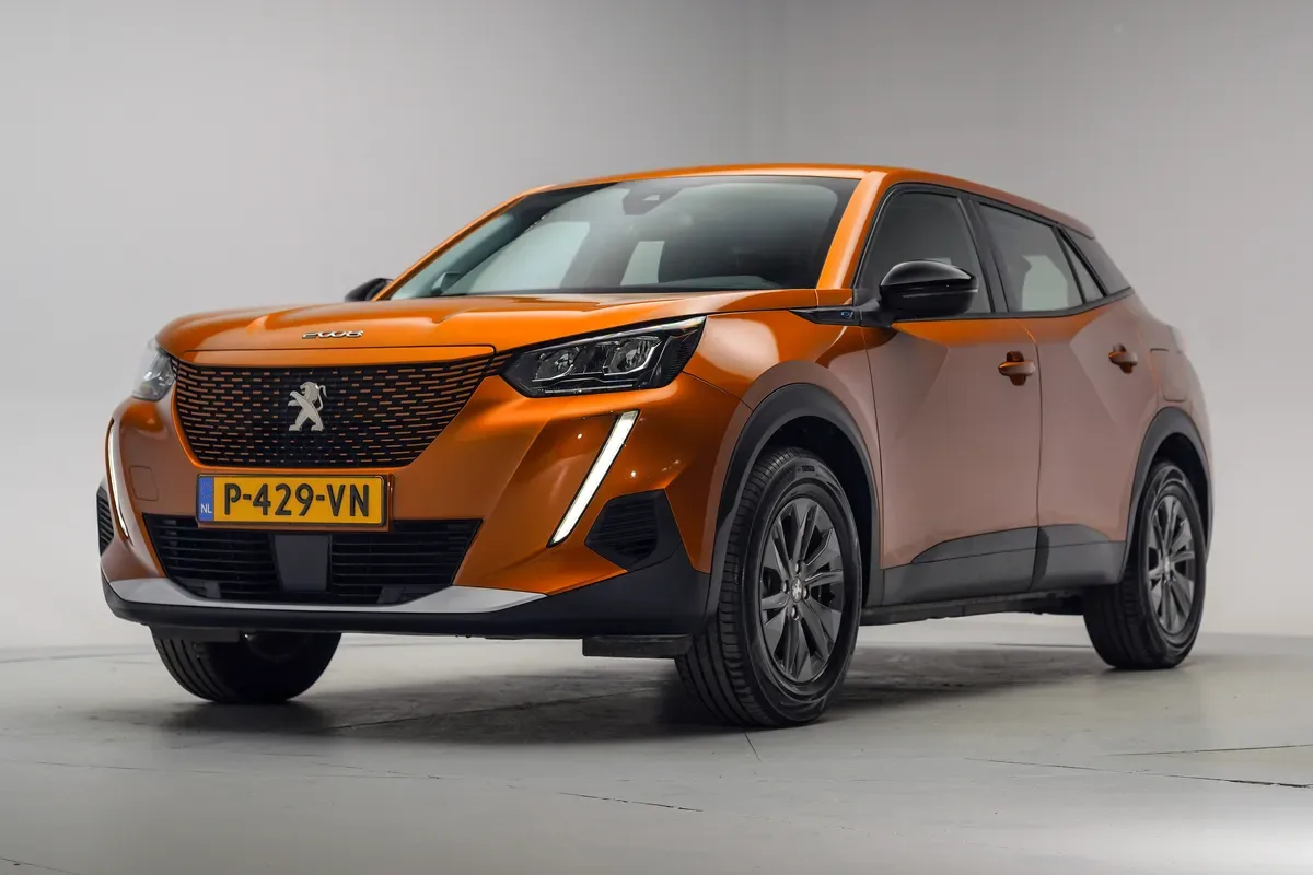 Peugeot e-2008 (2022) — foto 1