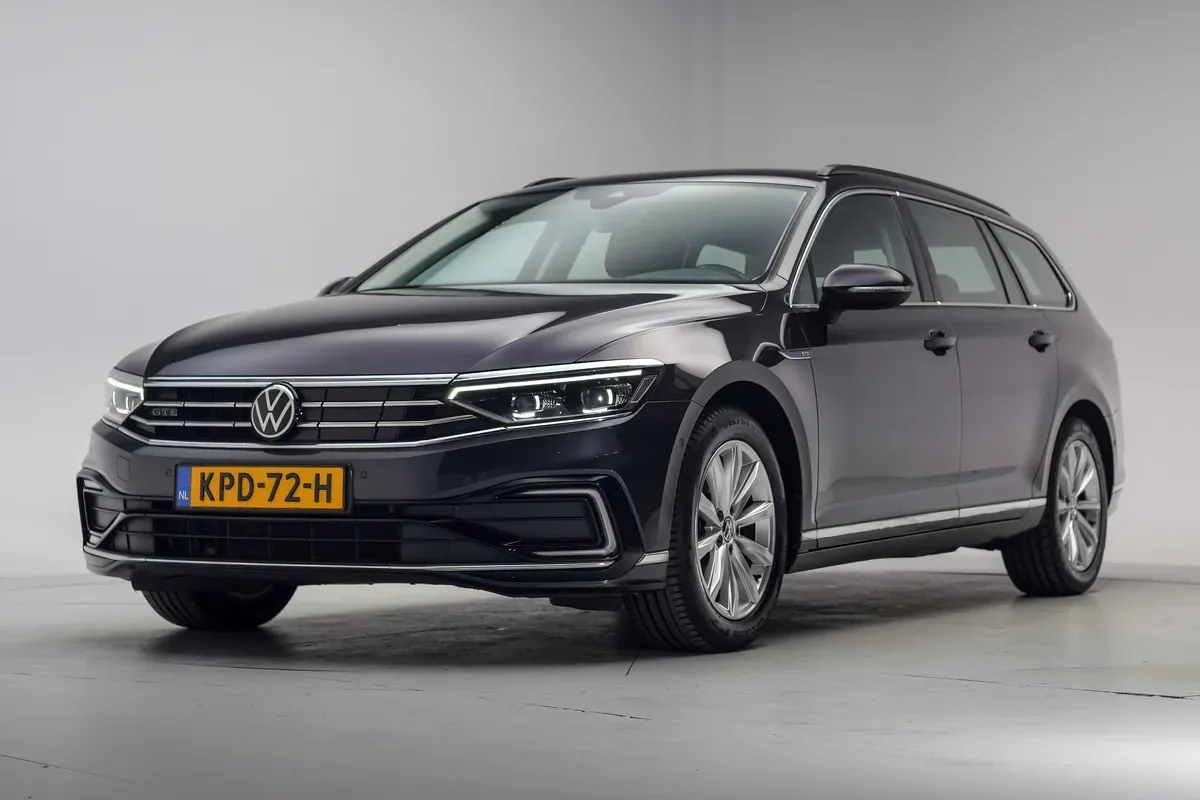 Volkswagen Passat (2021) — foto 1
