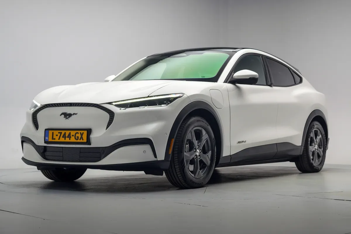Ford Mustang Mach-E (2021) — foto 1