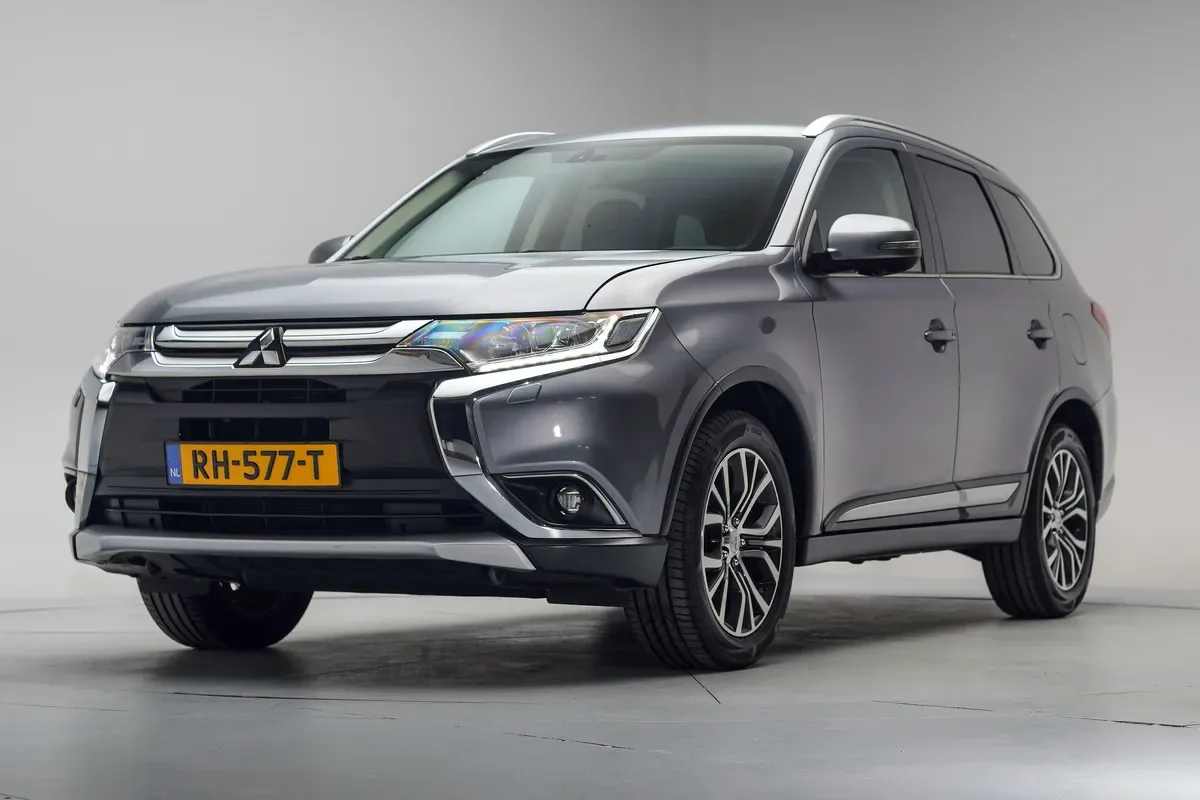 Mitsubishi Outlander (2017) — foto 1