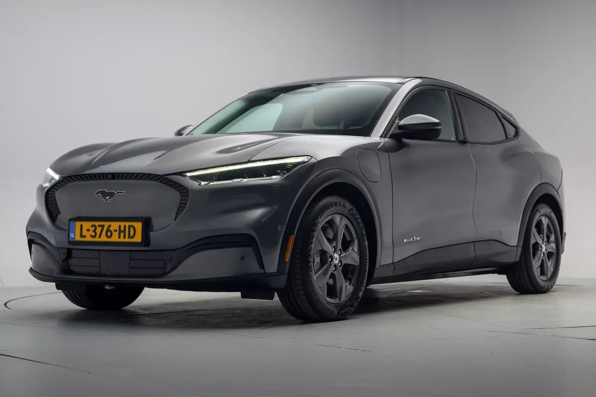 Ford Mustang Mach-E (2021) — foto 1