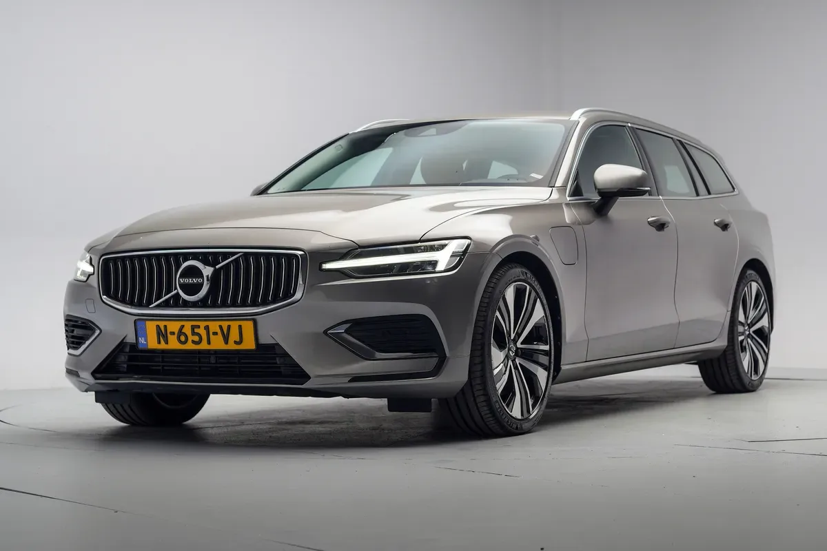 Volvo V60 (2022) — foto 1
