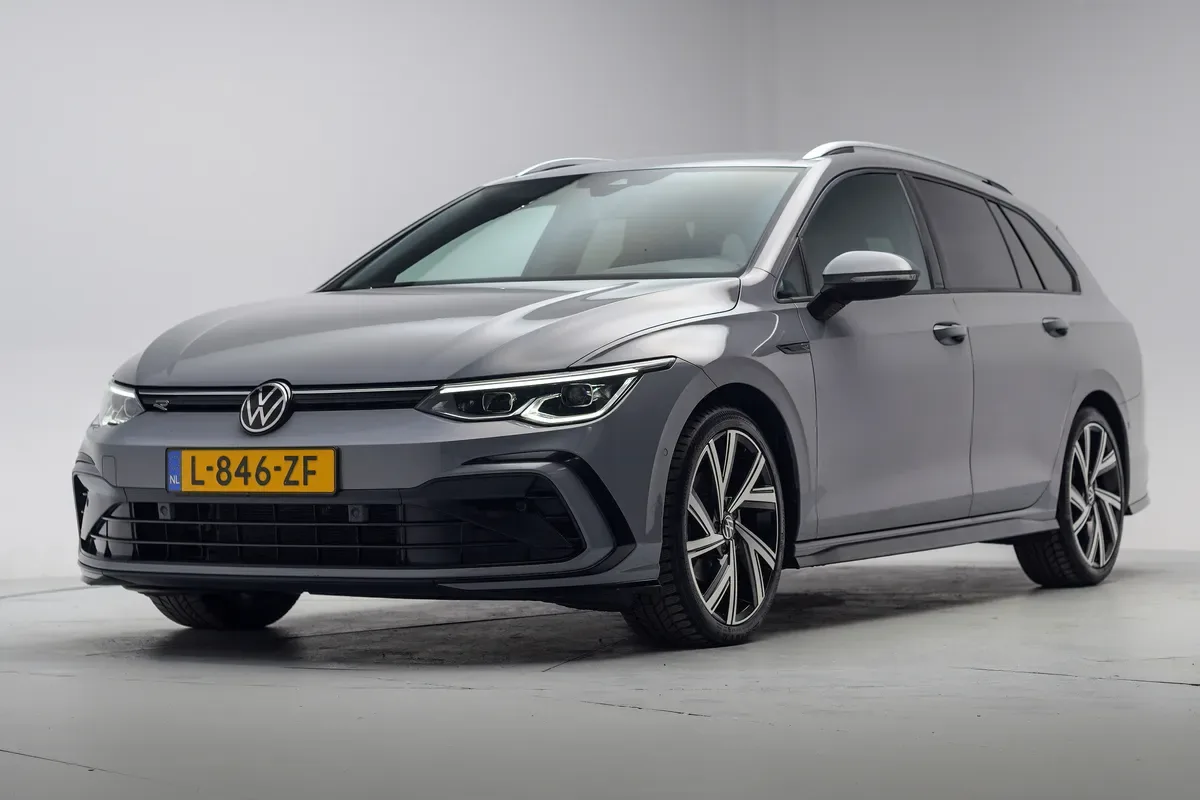 Volkswagen Golf (2021) — foto 1