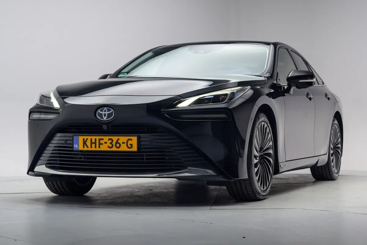 Toyota Mirai (2022) — foto 1