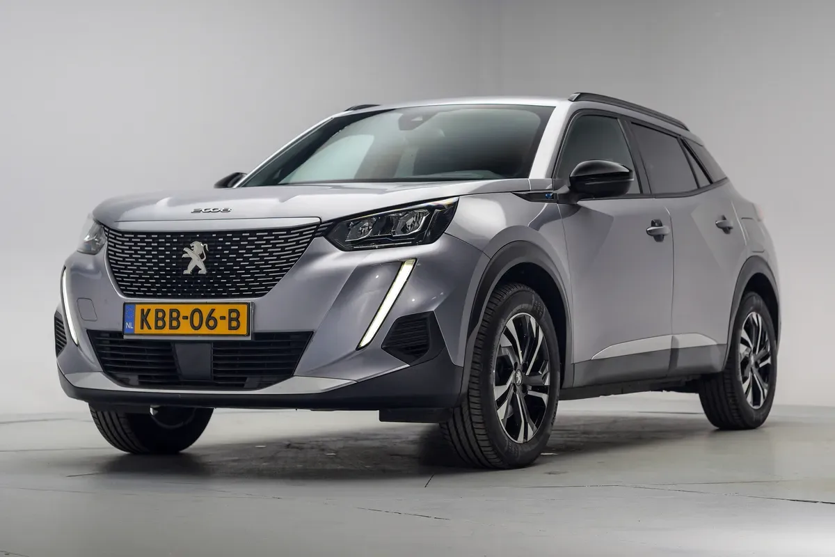 Peugeot e-2008 (2023) — foto 1
