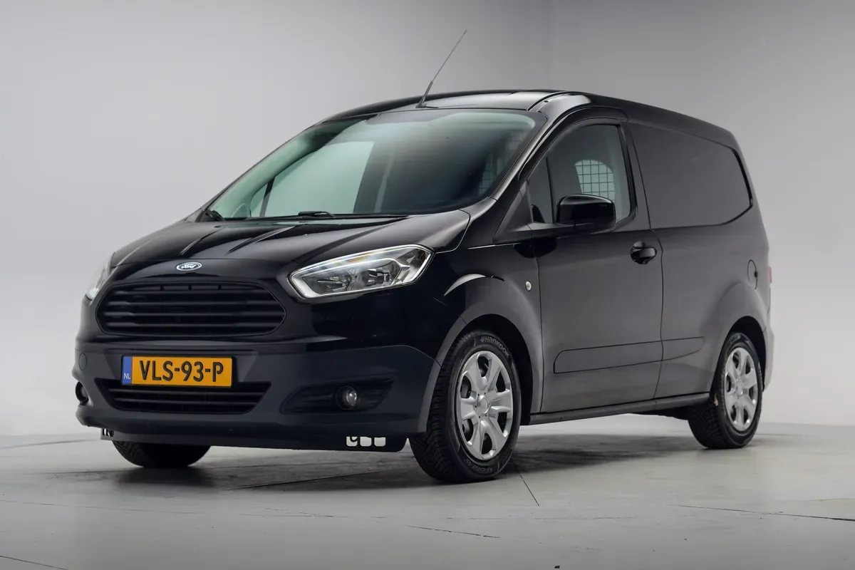 Ford Transit Courier (2015) — foto 1
