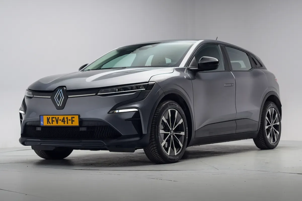 Renault Mégane E-Tech (2023) — foto 1