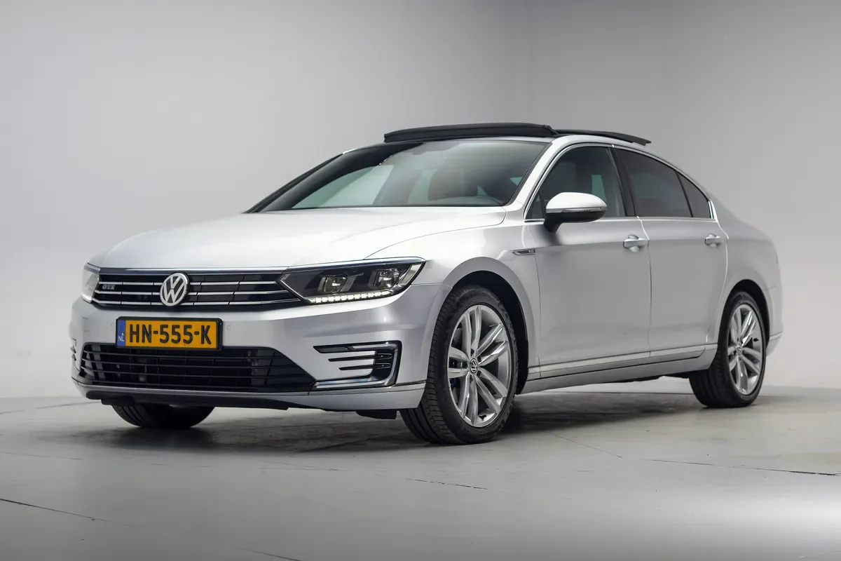 Volkswagen Passat (2015) — foto 1