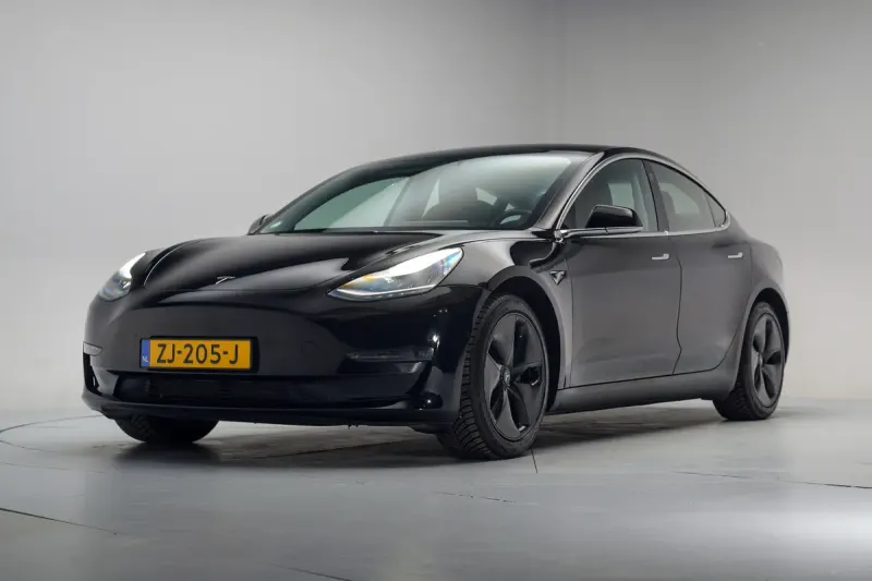 Tesla Model 3 (2019)