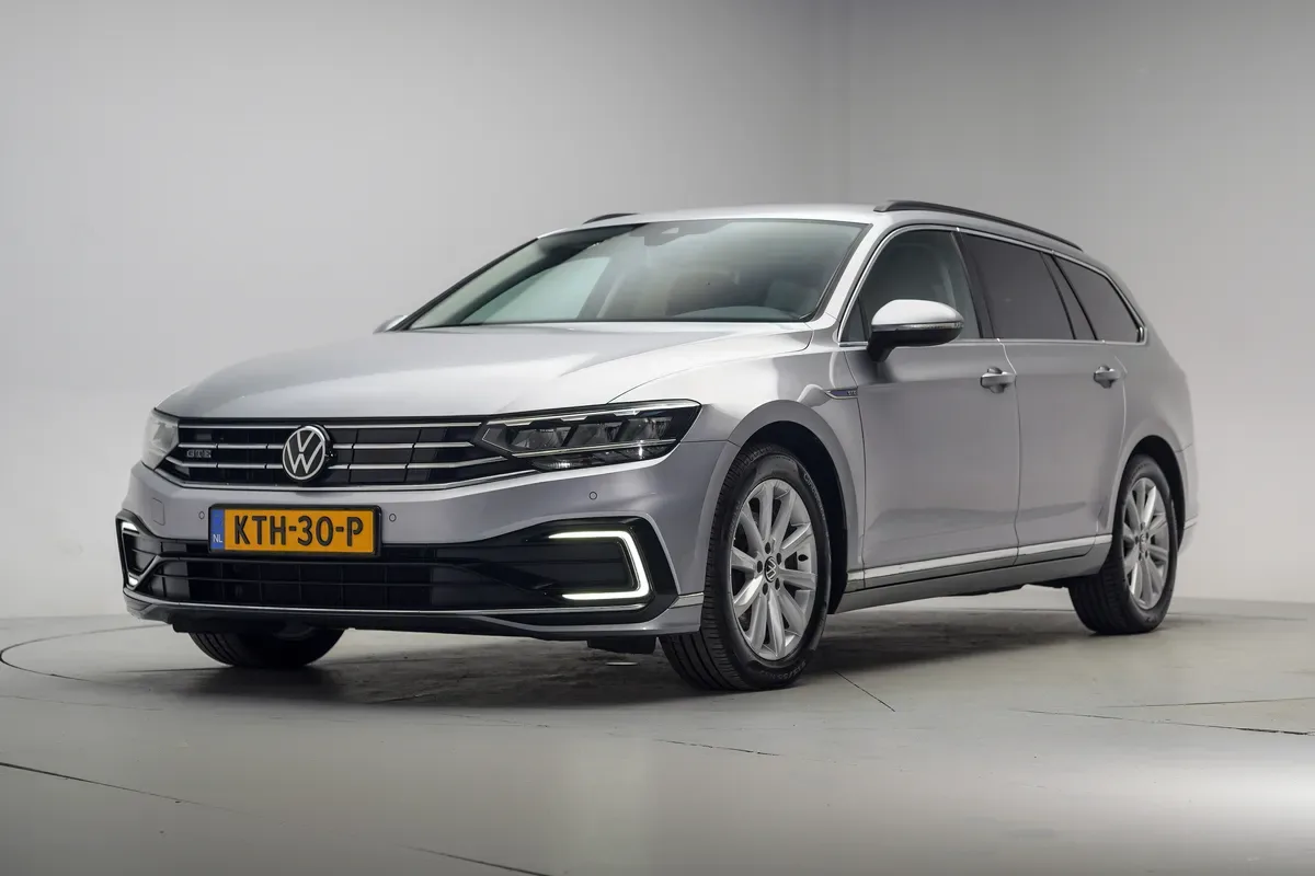 Volkswagen Passat (2021) — foto 1