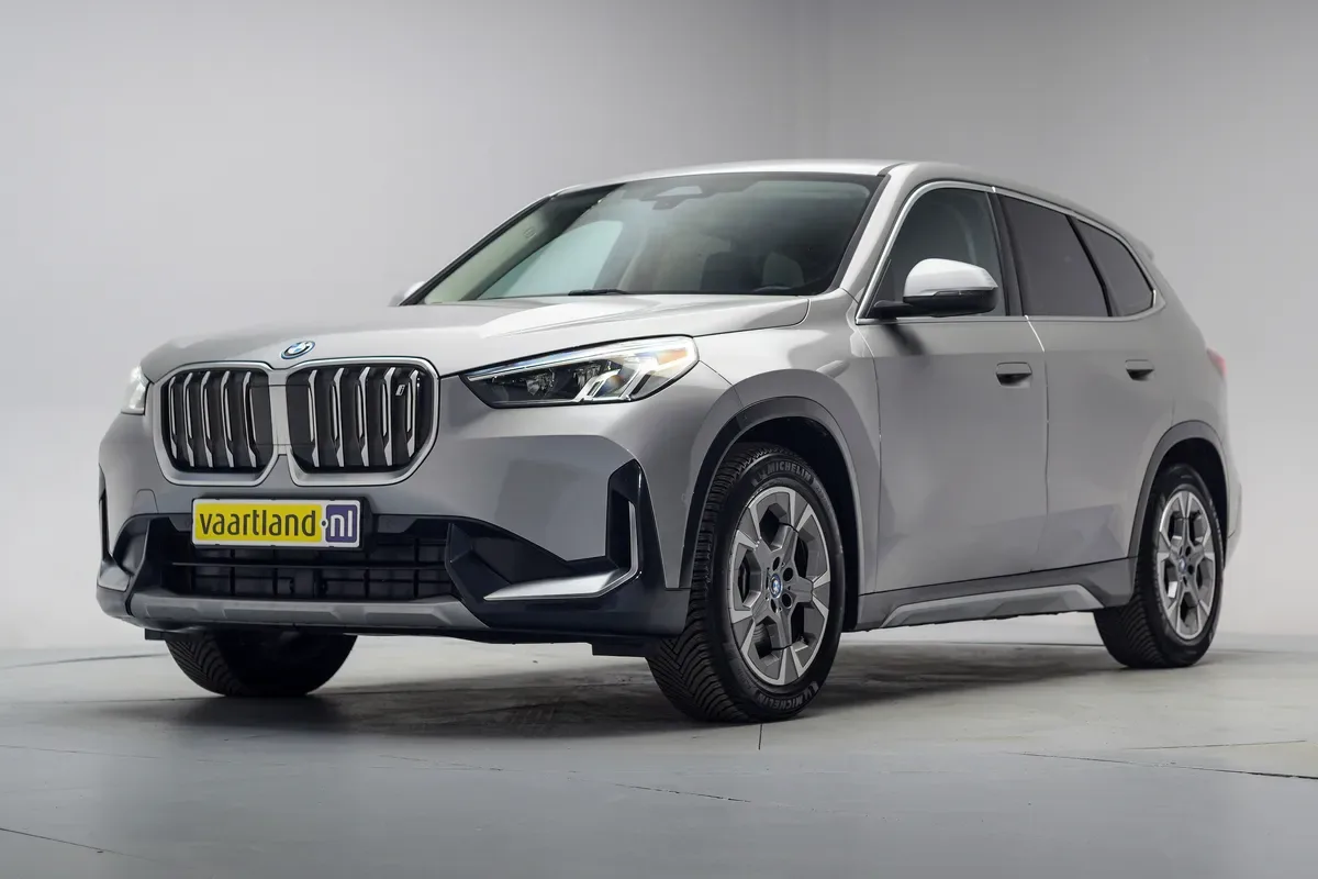 BMW iX1 (2023) — foto 1