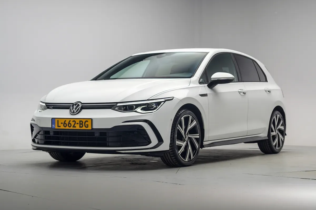 Volkswagen Golf (2021) — foto 1