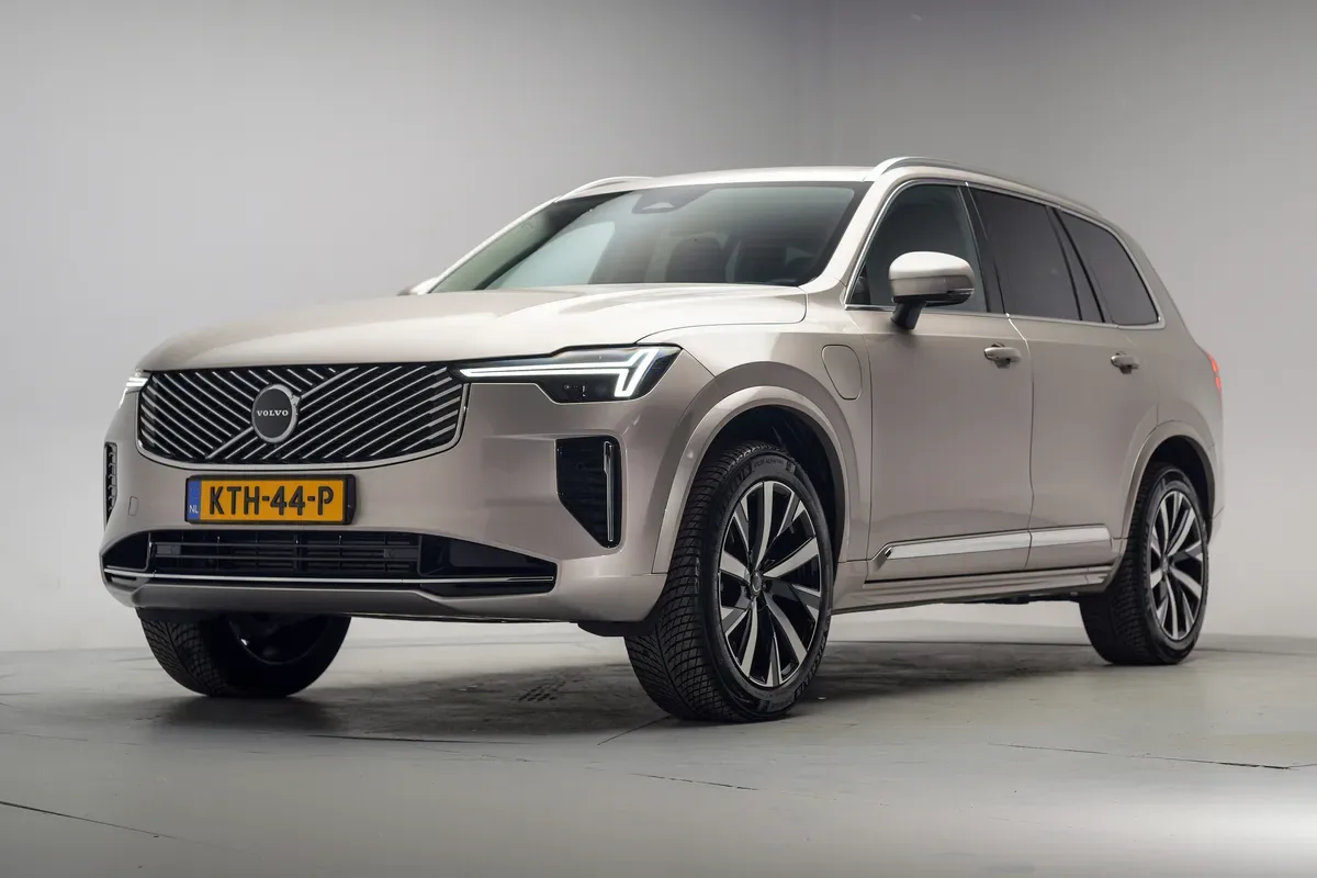 Volvo XC90 (2025) — foto 1