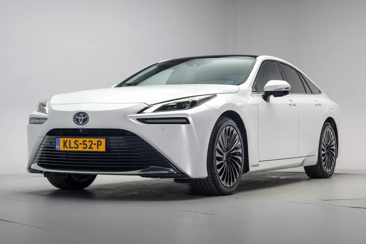 Toyota Mirai (2022) — foto 1