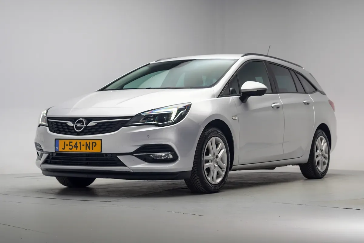 Opel Astra (2020) — foto 1
