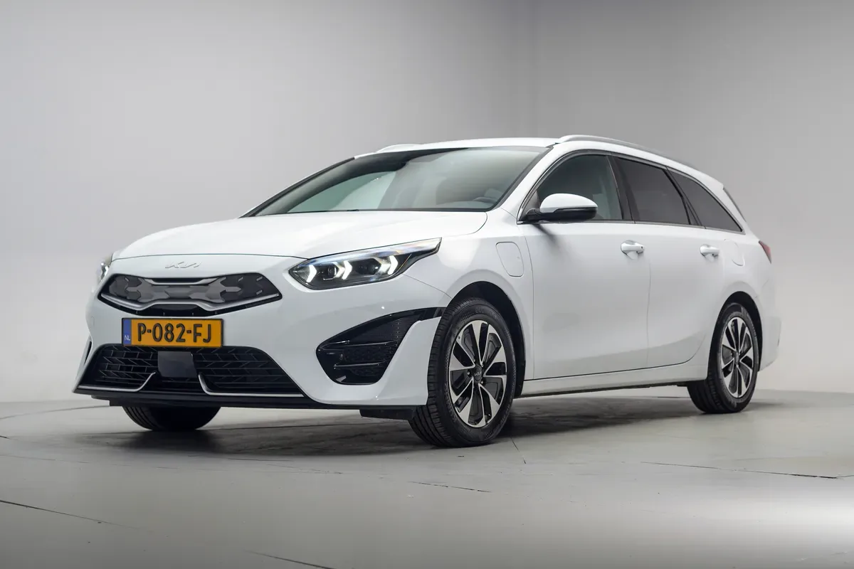 Kia Ceed (2022) — foto 1