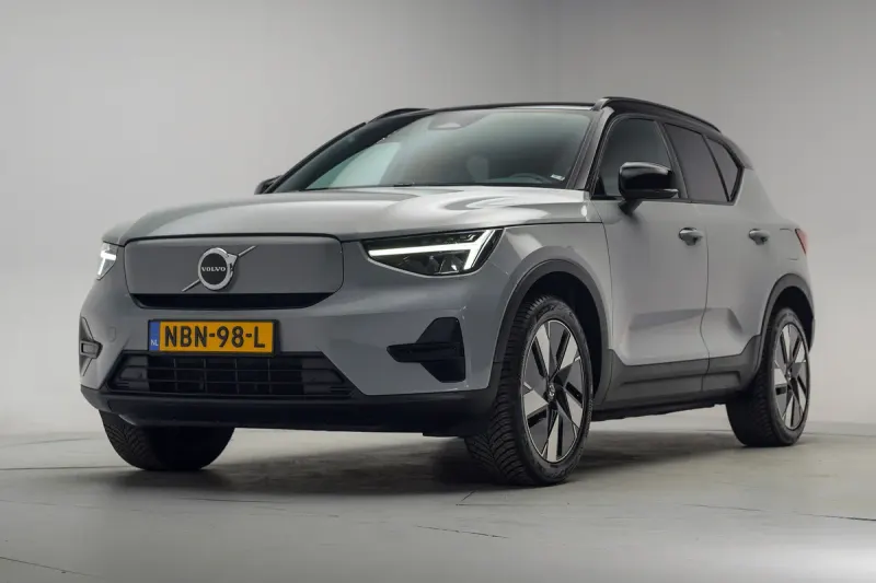 Volvo XC40 (2023)