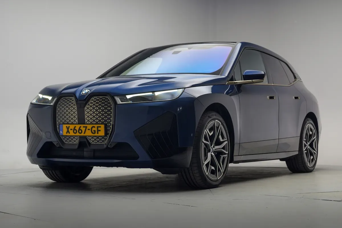 BMW iX (2022) — foto 1