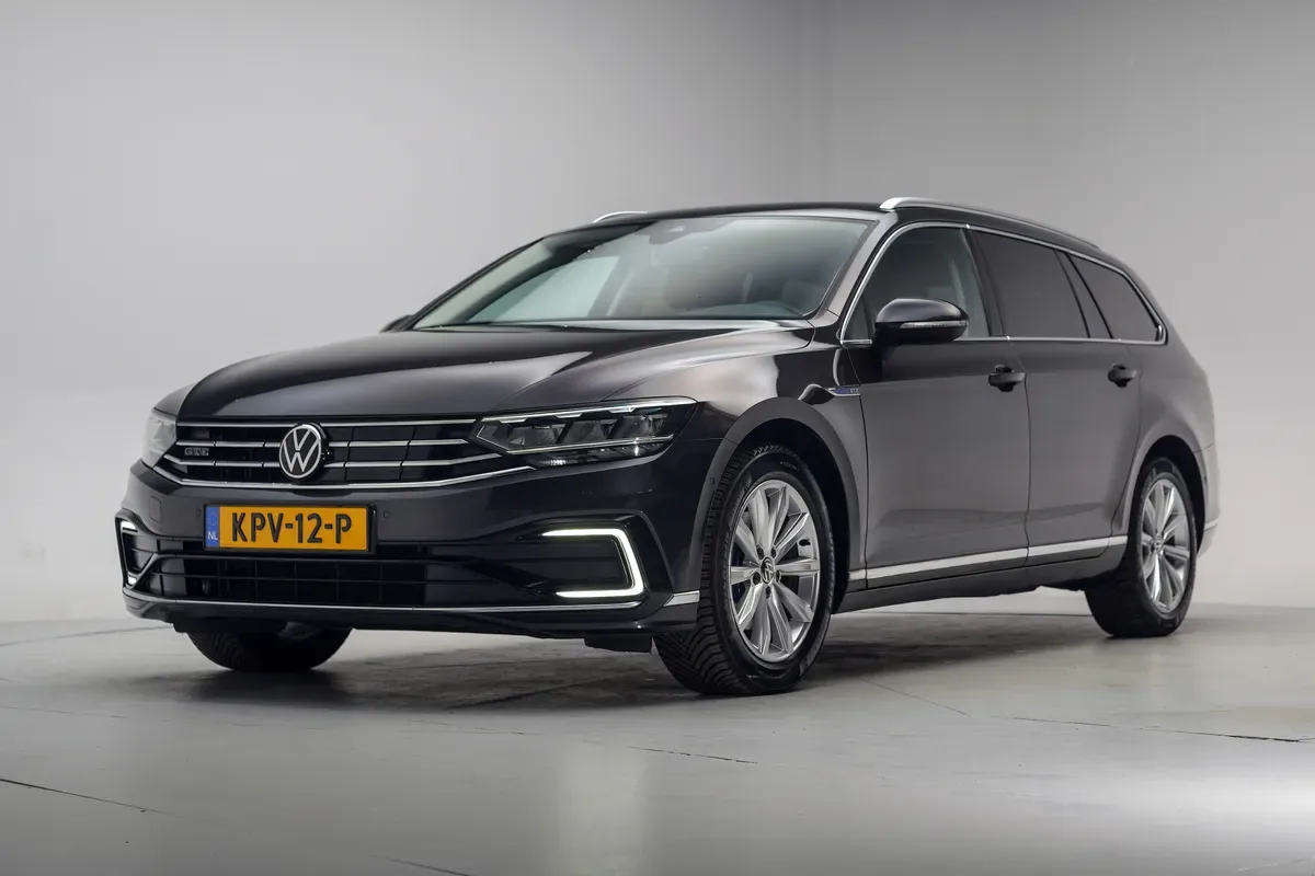 Volkswagen Passat (2021) — foto 1