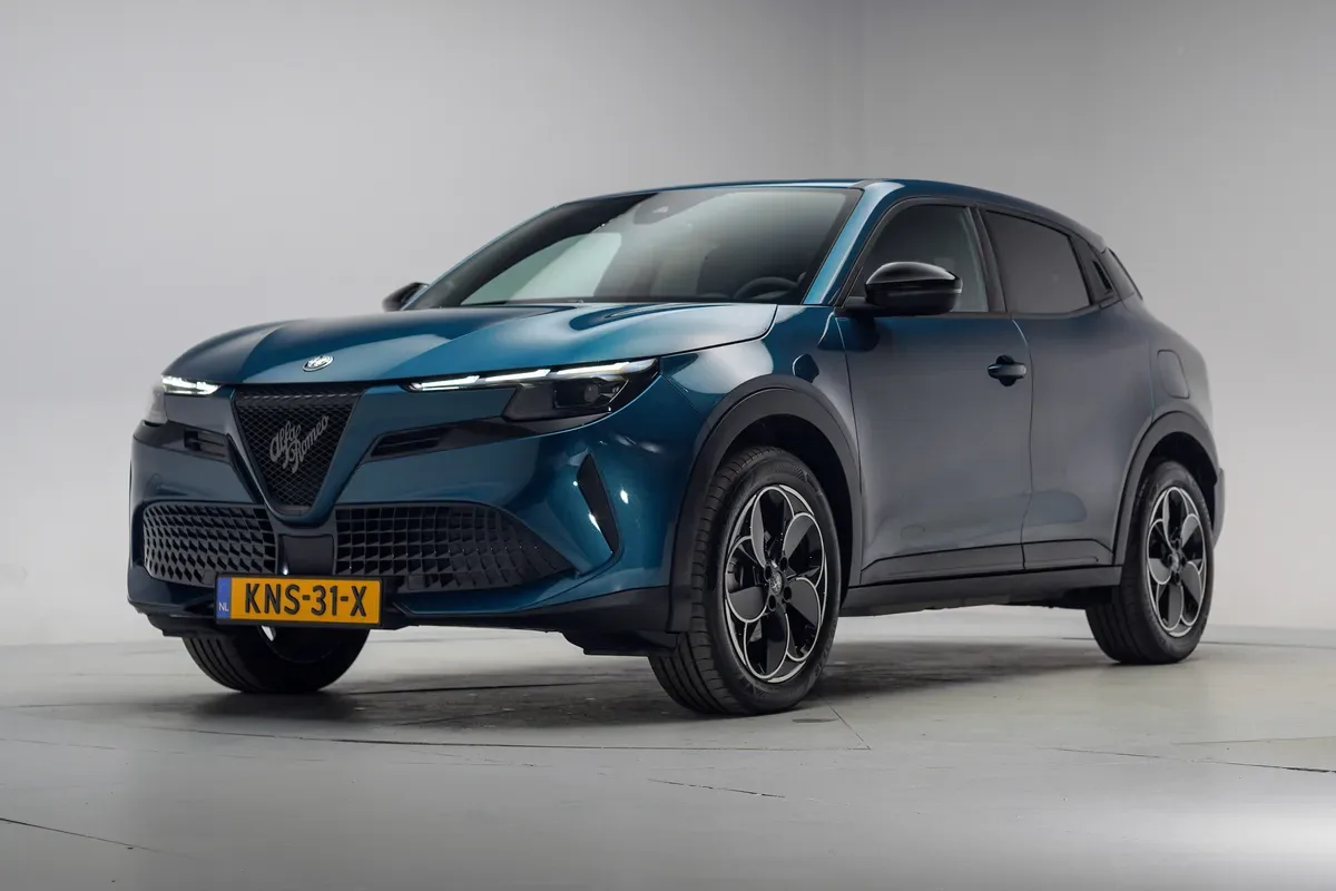 Alfa Romeo Junior (2025) — foto 1