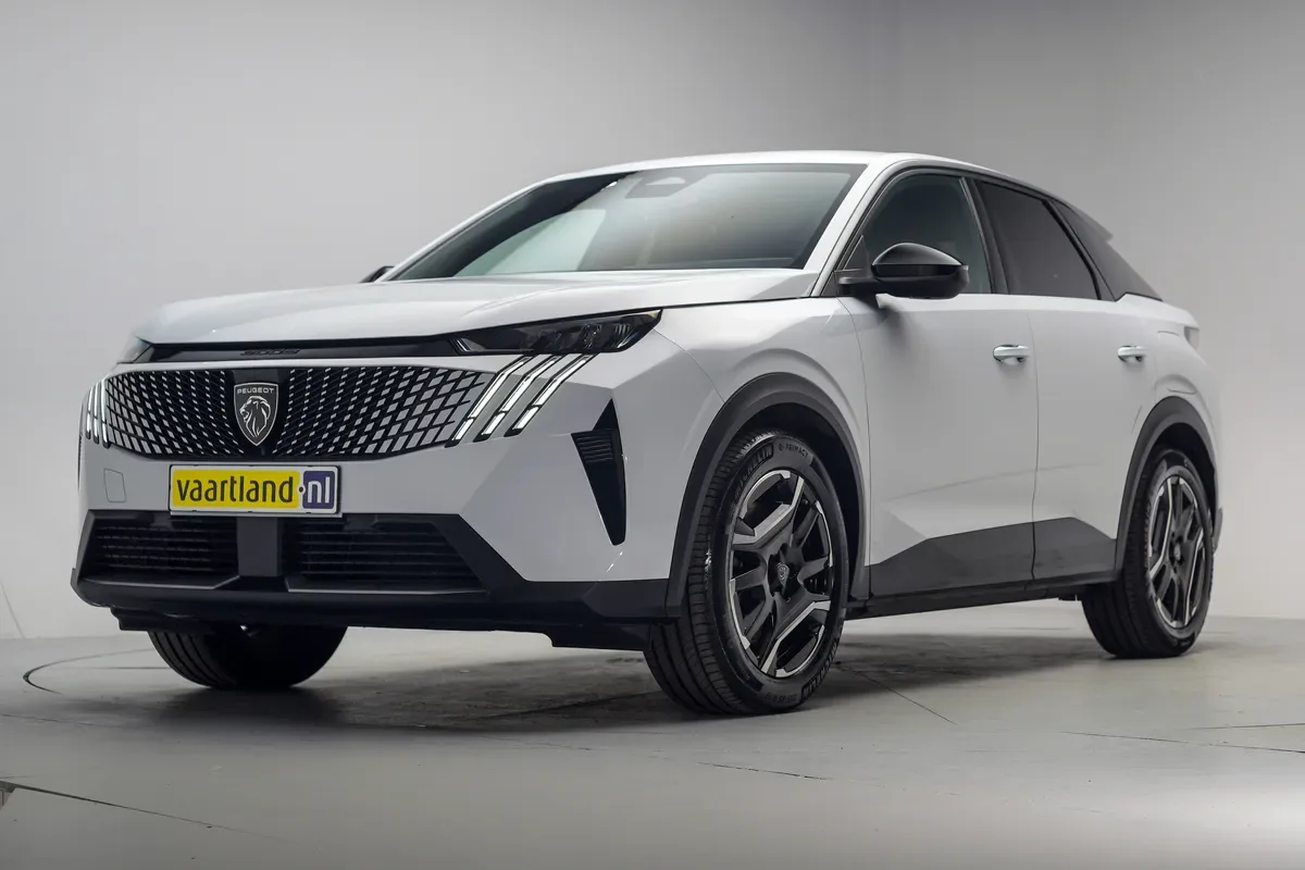 Peugeot e-3008 (2025) — foto 1