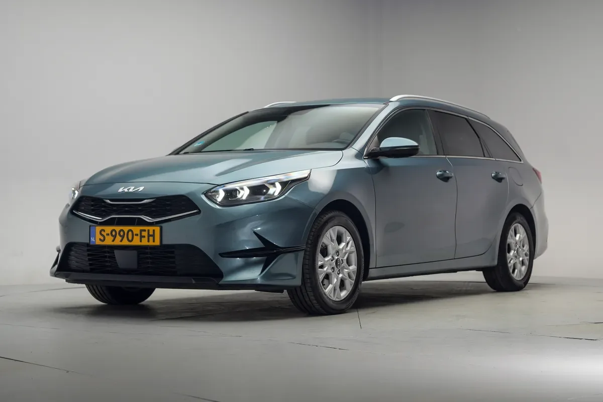 Kia Ceed (2023) — foto 1