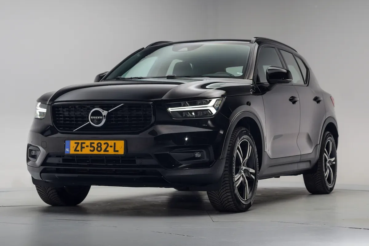 Volvo XC40 (2019) — foto 1