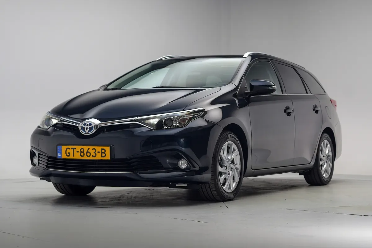 Toyota Auris (2015) — foto 1