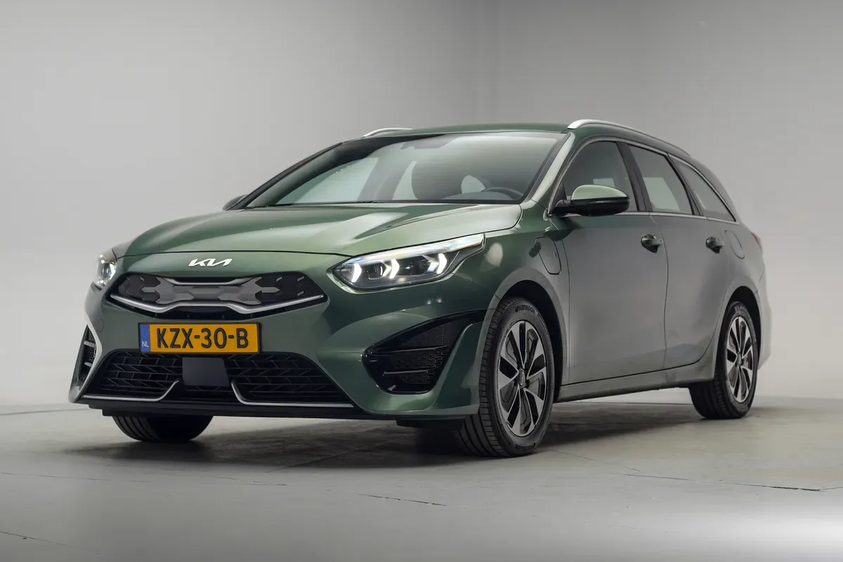 Kia Ceed (2023) — foto 1