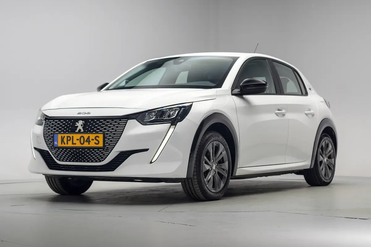 Peugeot e-208 (2023) — foto 1