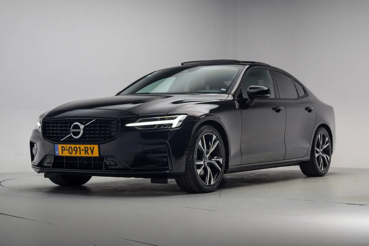 Volvo S60 (2022) — foto 1