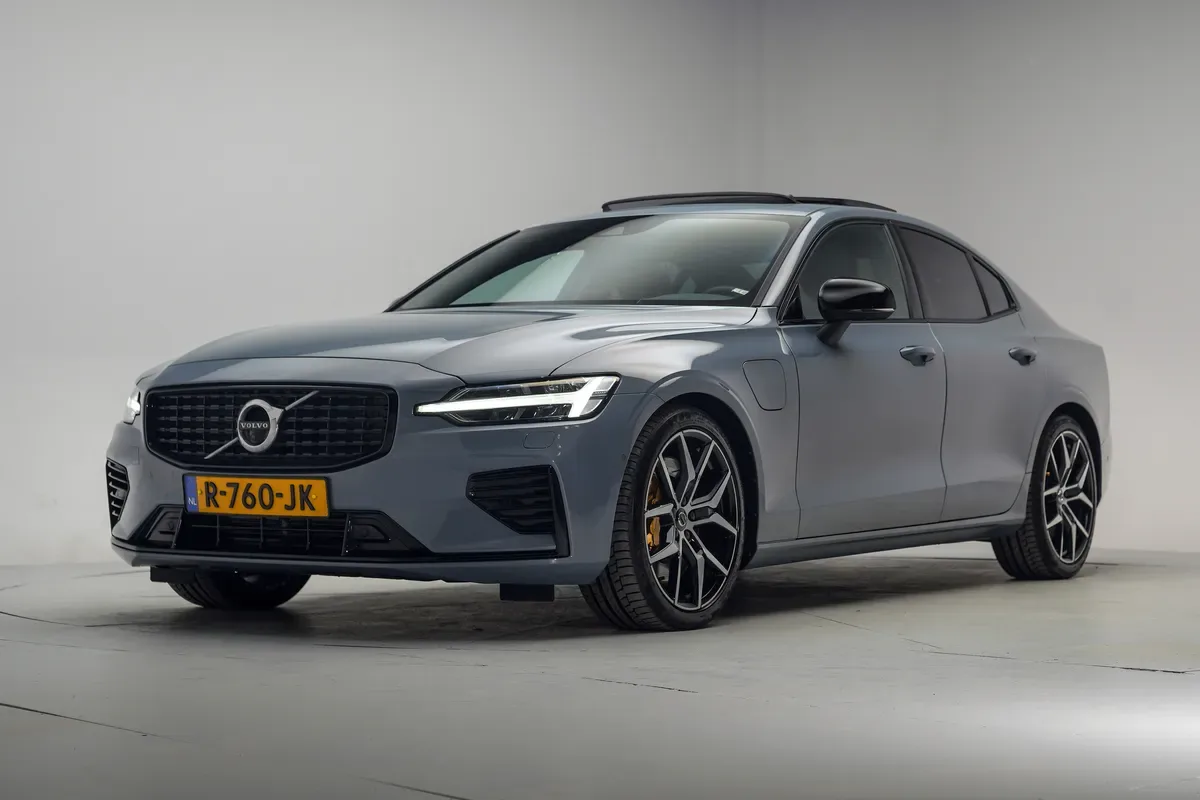 Volvo S60 (2022) — foto 1
