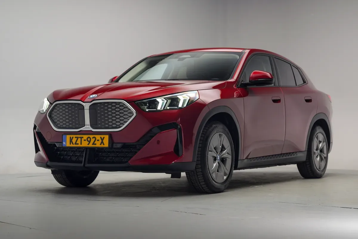 BMW iX2 (2024) — foto 1