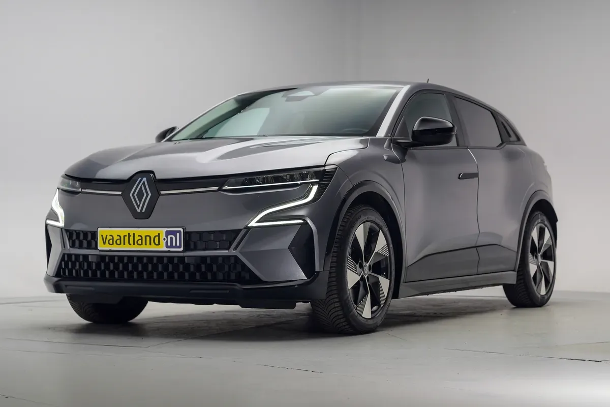 Renault Mégane E-Tech (2023) — foto 1