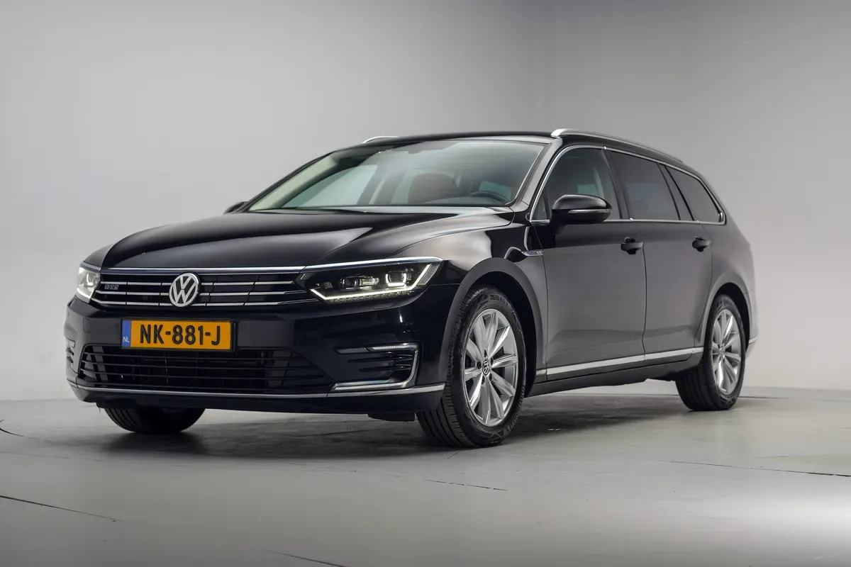 Volkswagen Passat (2016) — foto 1