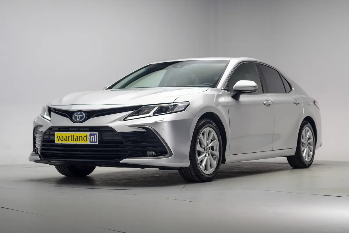 Toyota Camry (2022) — foto 1