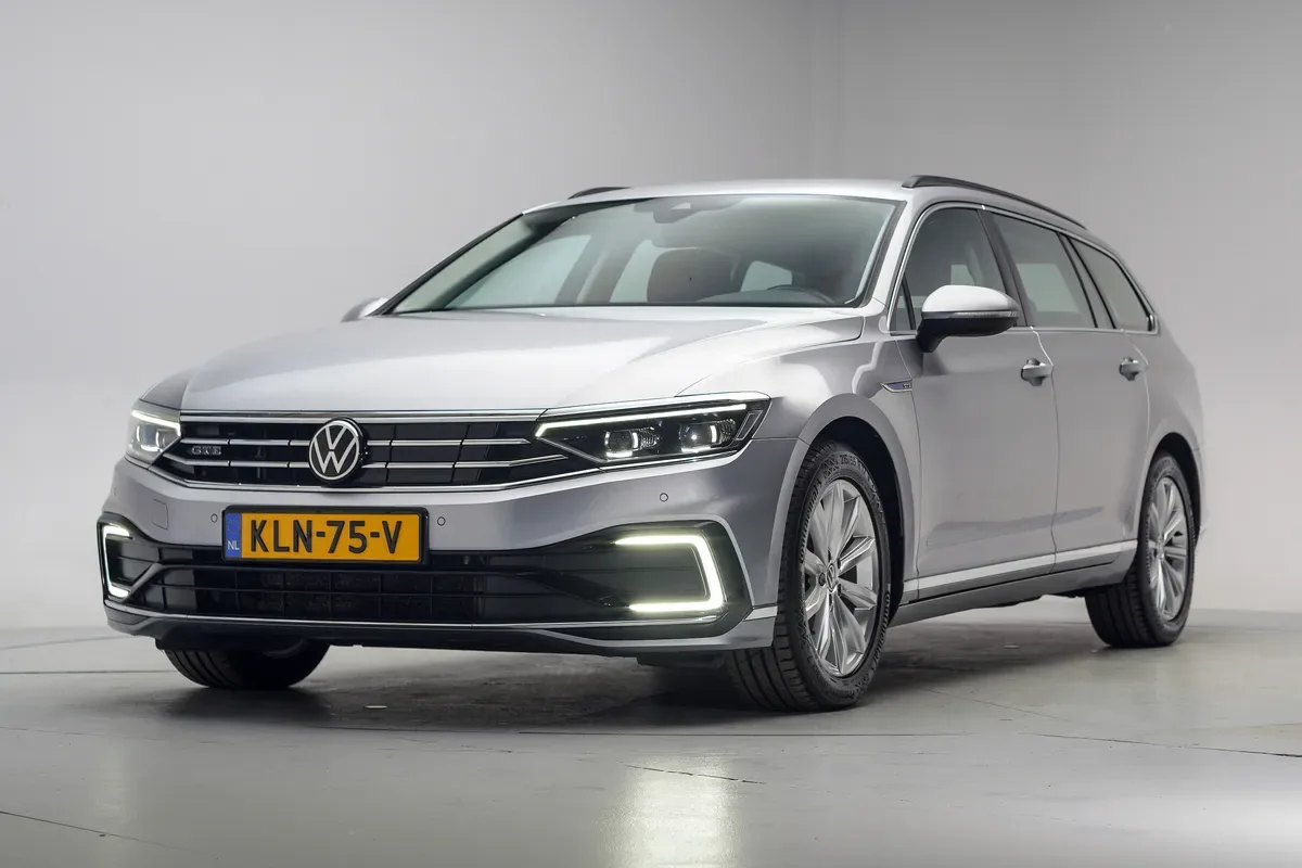 Volkswagen Passat (2022) — foto 1