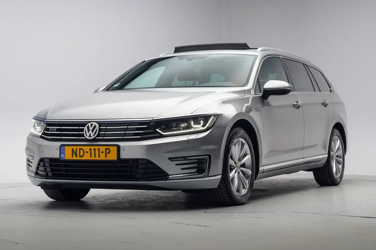 Volkswagen Passat (2016) — foto 1