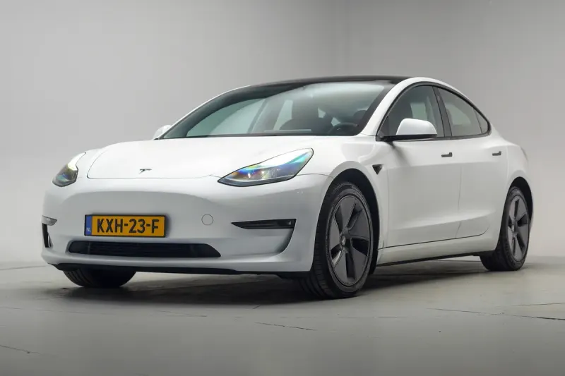 Tesla Model 3 (2023)