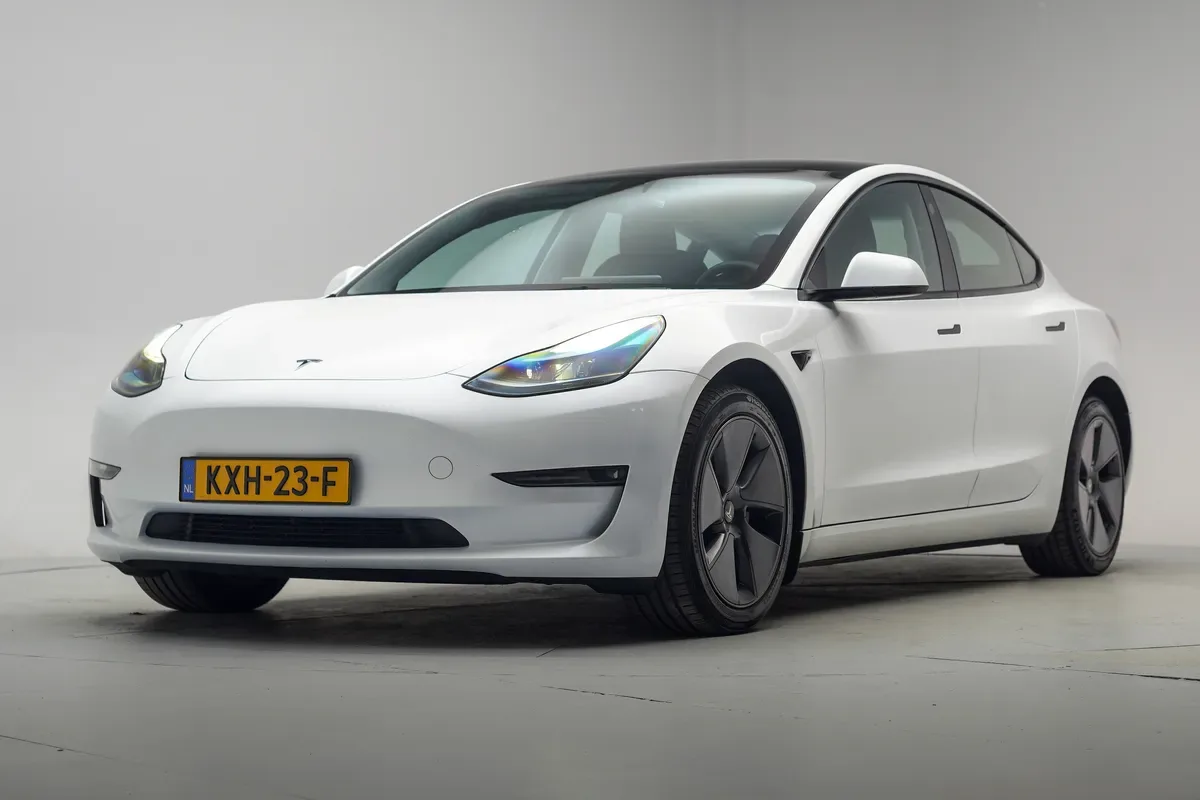 Tesla Model 3 (2023) — foto 1