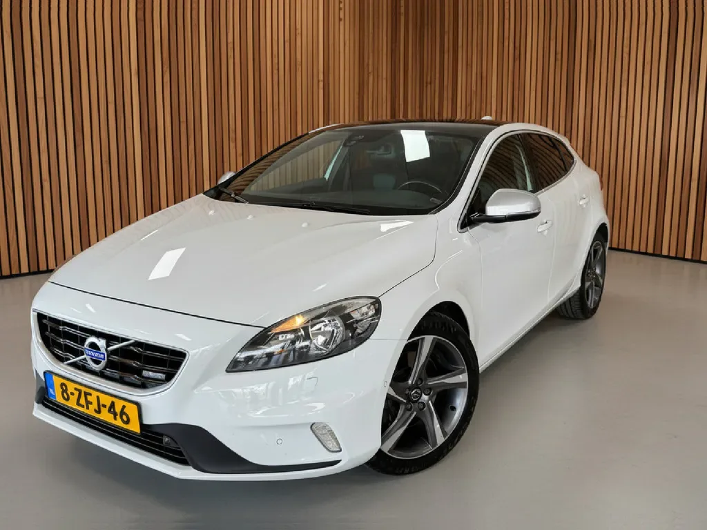 Volvo V40 (2015) — foto 1