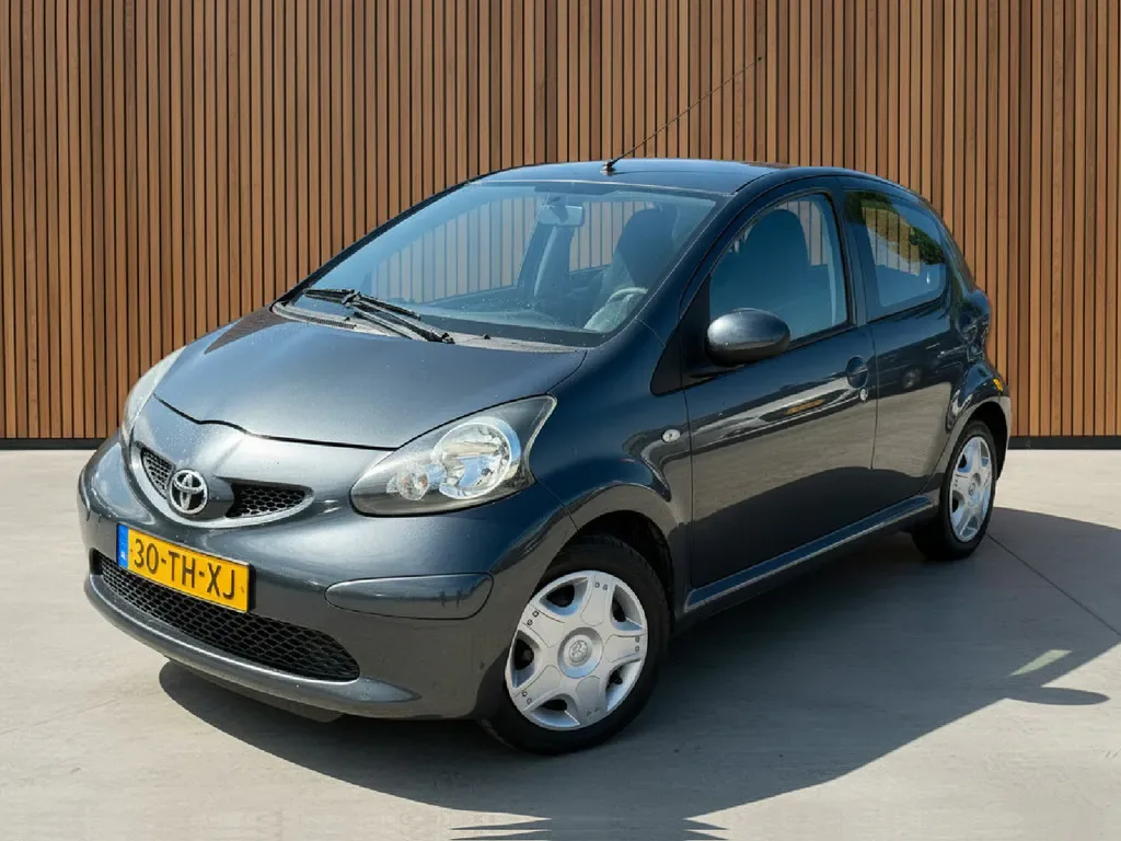 Toyota Aygo (2006) — foto 1