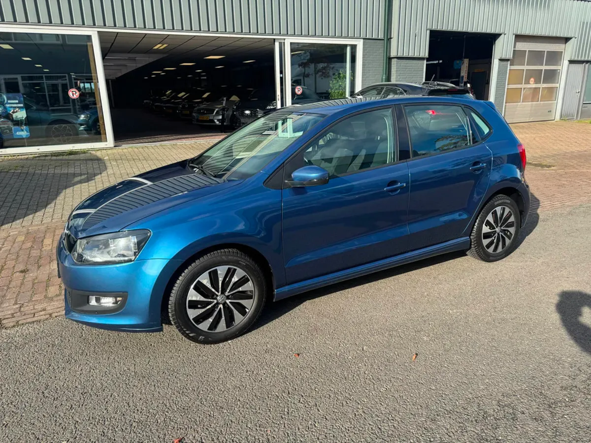 Volkswagen Polo (2016) — foto 1