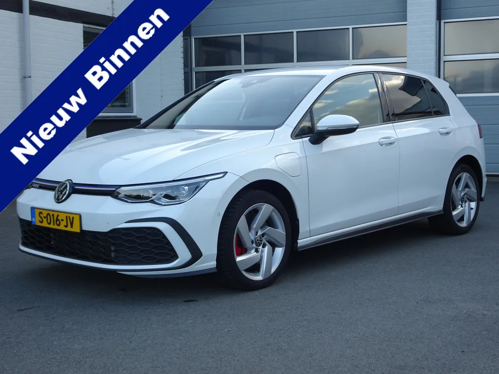 Volkswagen Golf (2023) — foto 1
