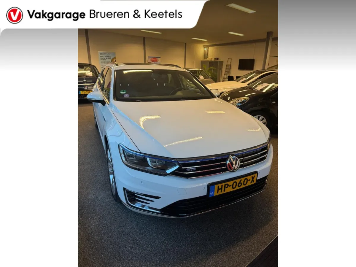 Volkswagen Passat (2015) — foto 1