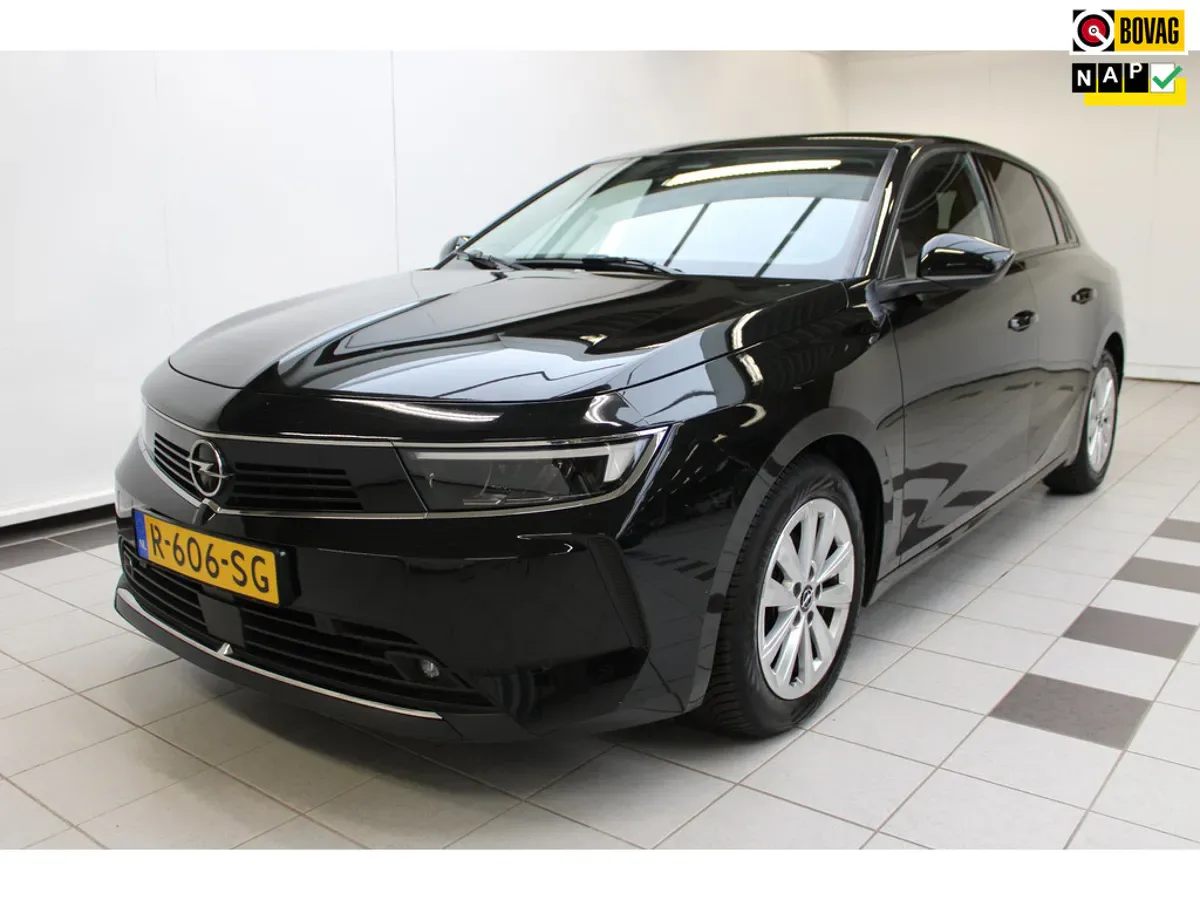Opel Astra (2022) — foto 1