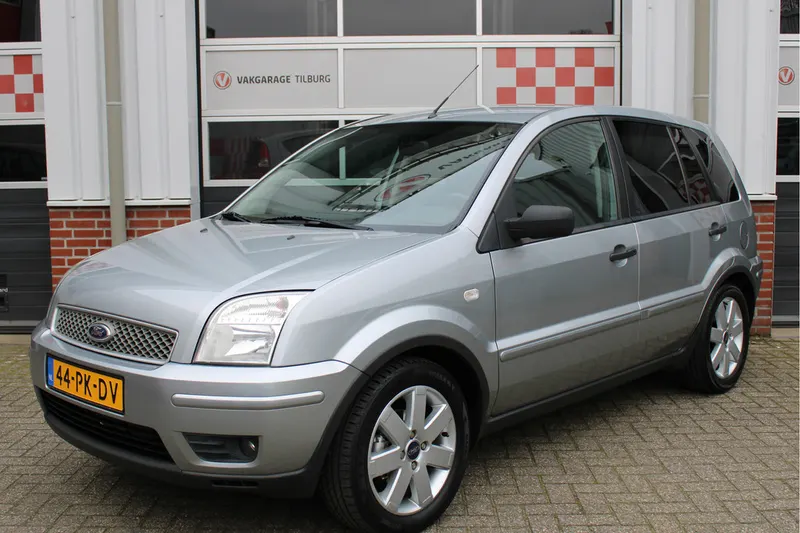 Ford Fusion (2004)