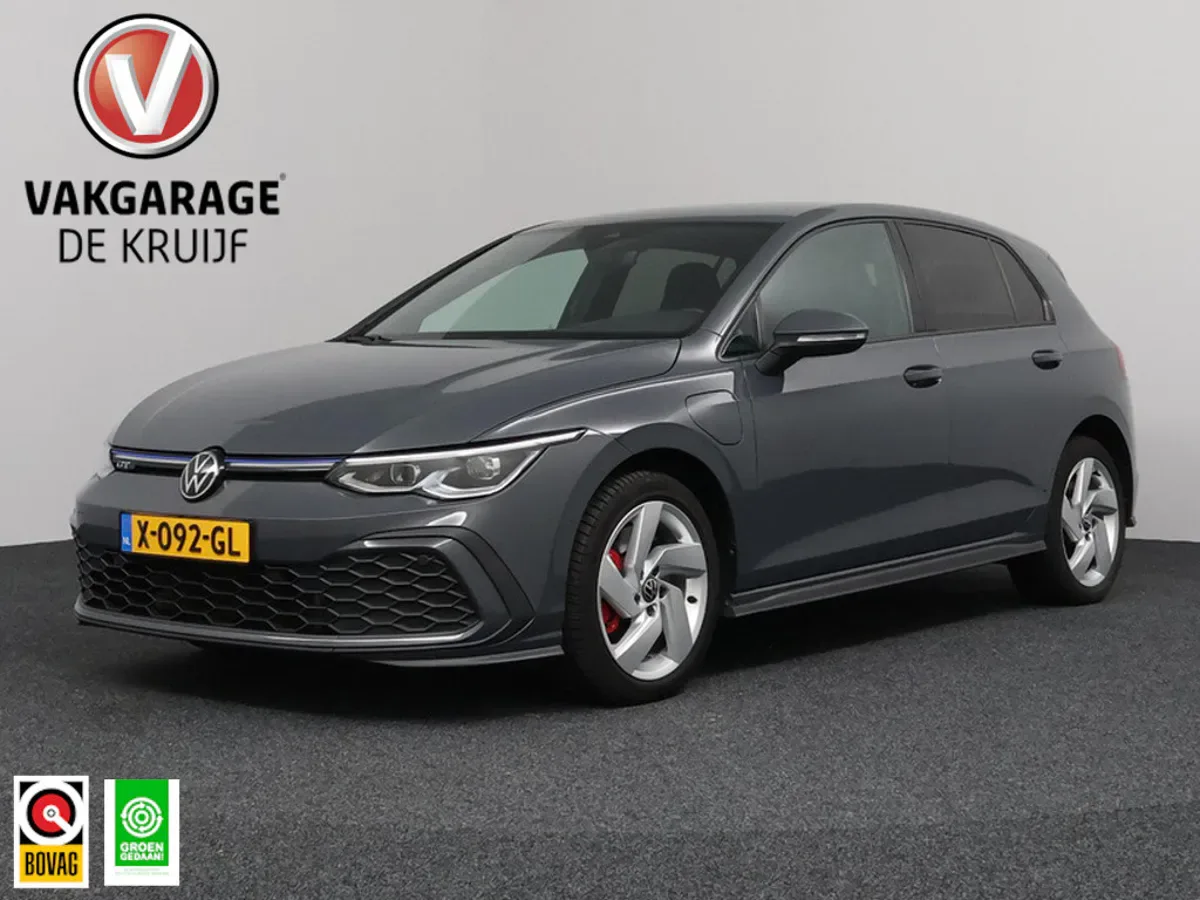 Volkswagen Golf (2023) — foto 1